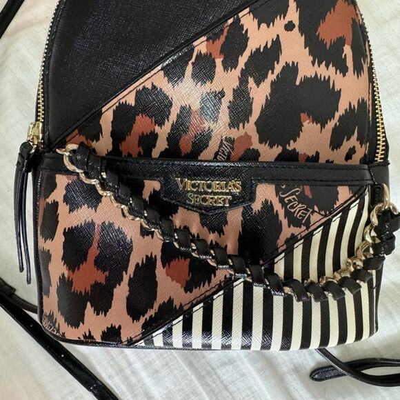 NWT Victoria's Secret Leopard and Stripe Backpack Special Edition. - Picture 3 of 16